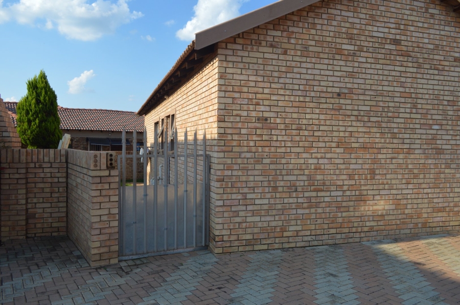 2 Bedroom Property for Sale in Meiringspark North West